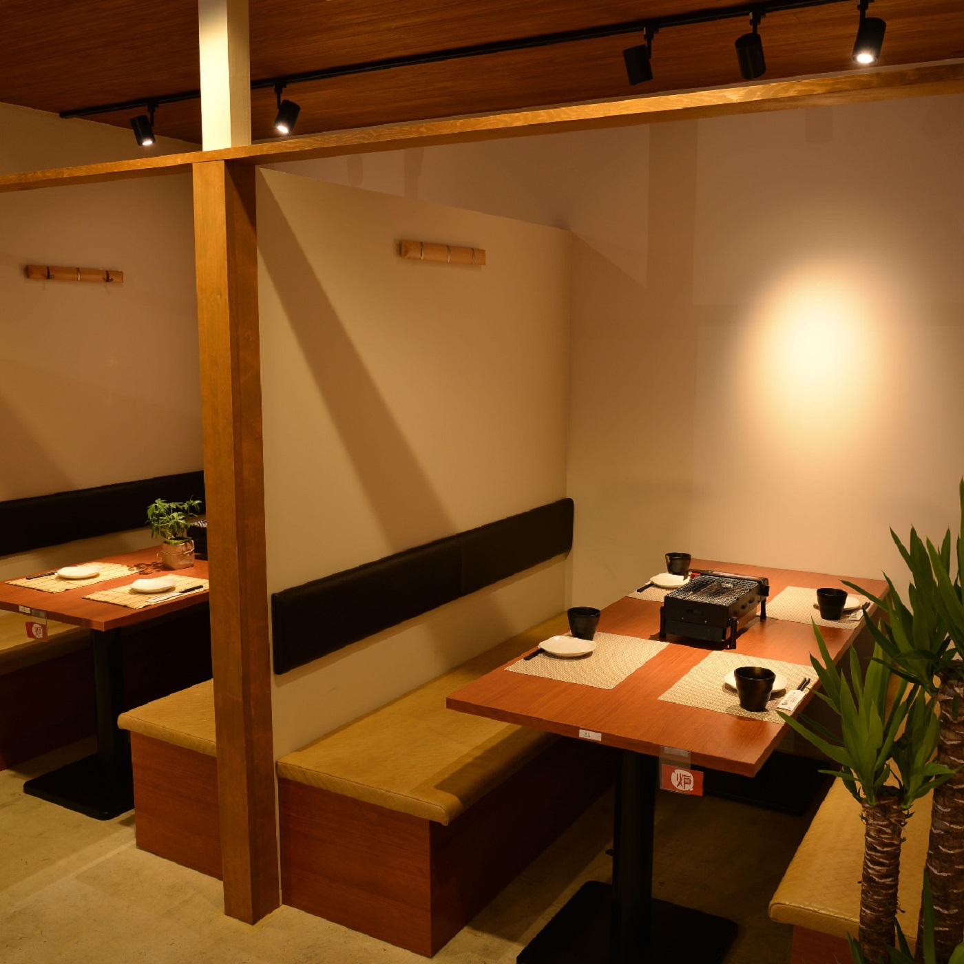 スタイリッシュな店内はシーン問わずご利用いただけます ｜博多磯っこ商店