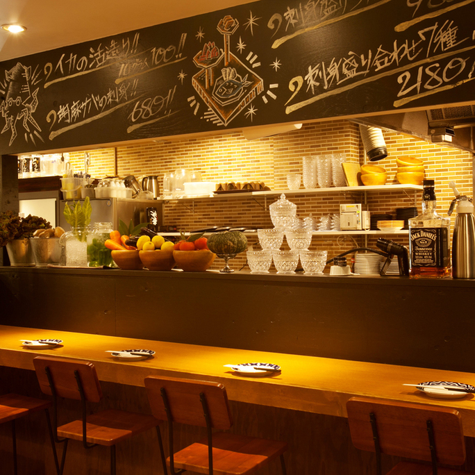 活気ある店内で食事をお楽しみください｜博多磯っこ商店