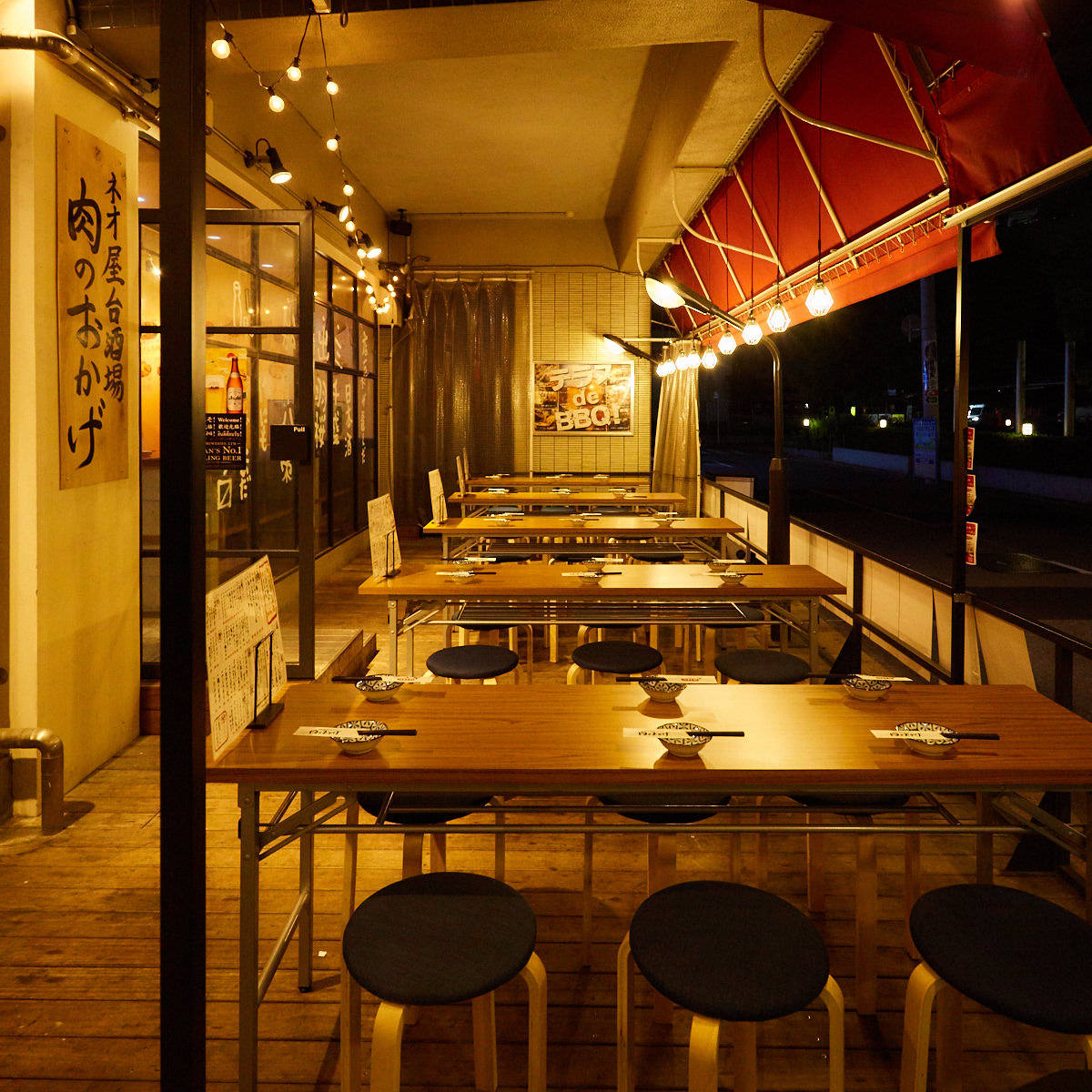 開放的なテラス席や調理が目の前で見れるカウンター席がおすすめ ｜博多磯っこ商店