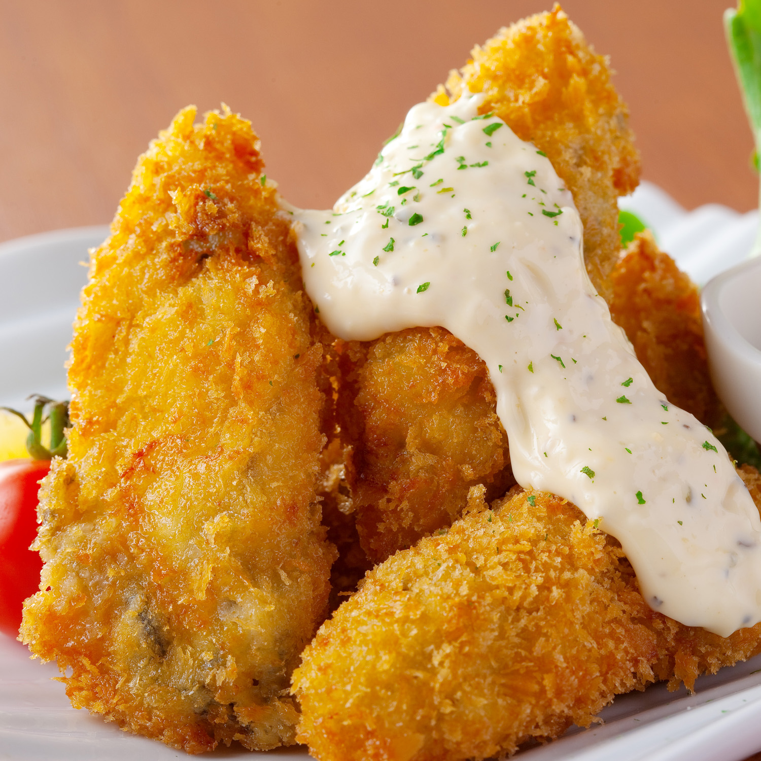 冷えたビールとサクッとした揚げ物は相性抜群！ ｜博多磯っこ商店